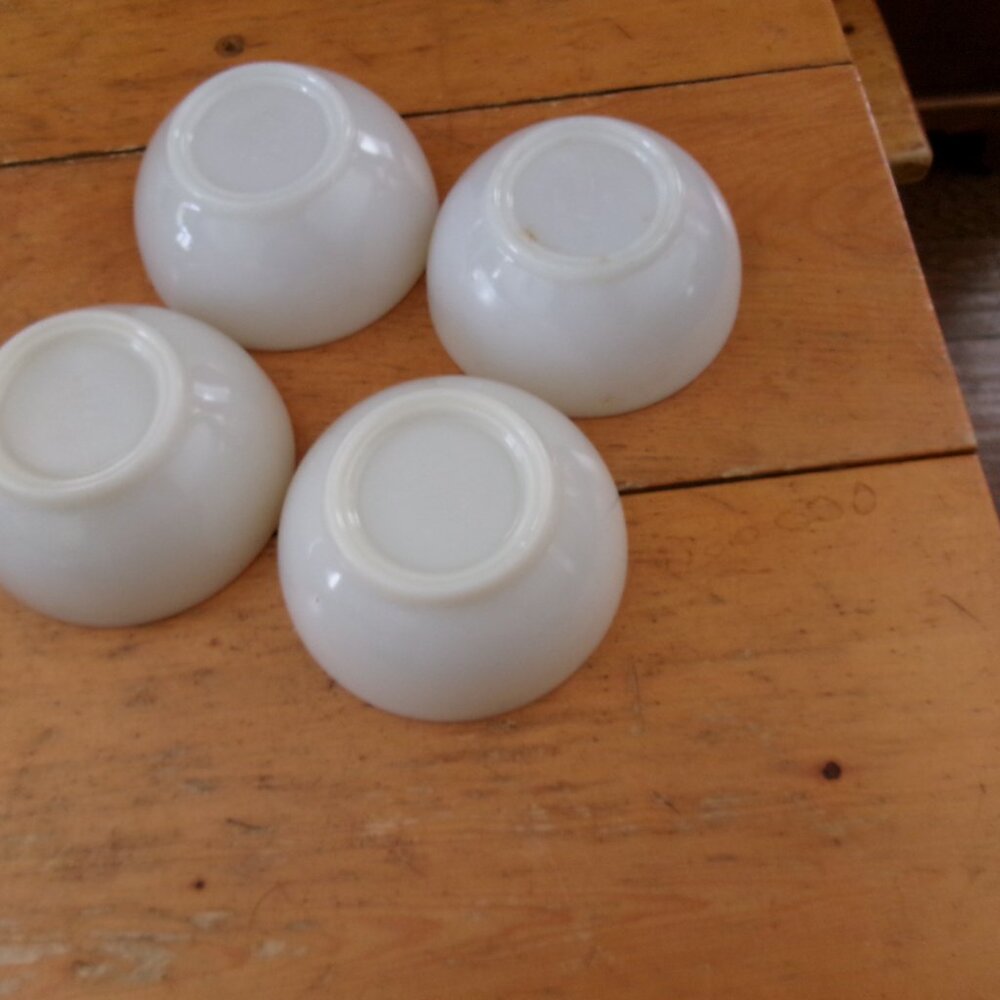 vtg lot of 4 milkglass fireking anchor hocking MCM cereal bowls good - Picture 6 of 6
